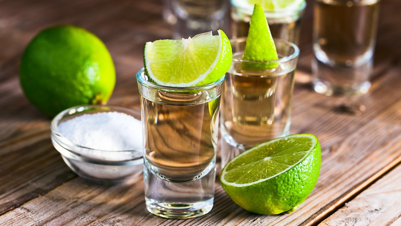 Tequila tomar tomando differentiate normann igor caballito cantina consejos visita cancun gobankingrates bebidas salud mexicanas clooney freebies National tequila day deals near me