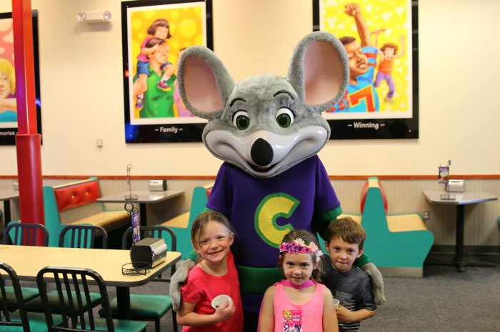 Places similar to chuck e cheese