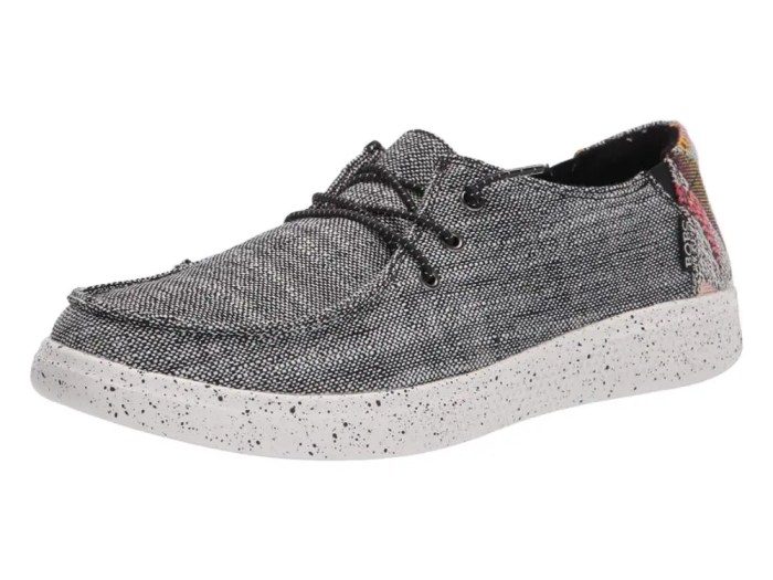Dude tooled Shoes that look like hey dudes