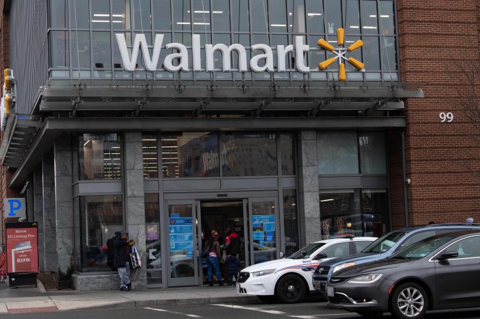 July 4th stores walmart open money What stores are open on july 4th